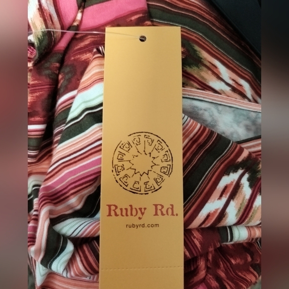 Ruby Rd Santa Fe Top - Size M - Picture 6 of 7